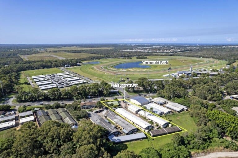 Caloundra Stables, photo 1