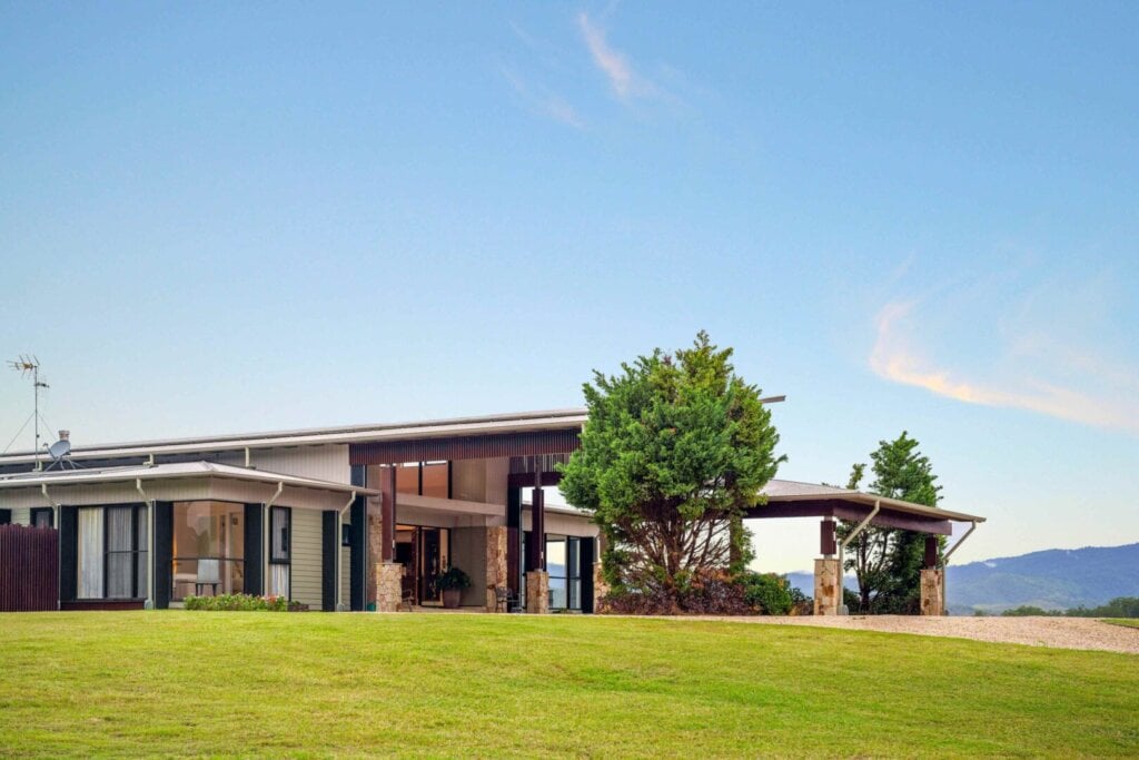 Element Hill Stud, photo 1