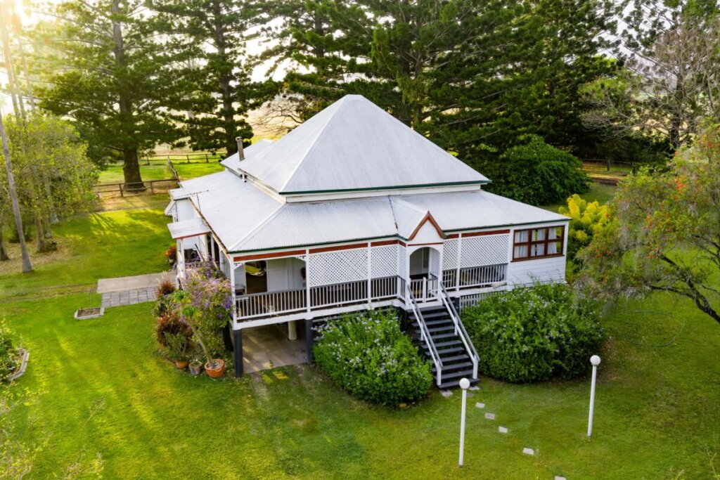 347 Cryna Rd, photo 1